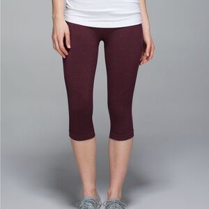 Lululemon • In The Flow Crop Legging 16.5” in Heathered Bordeaux Drama Size 10